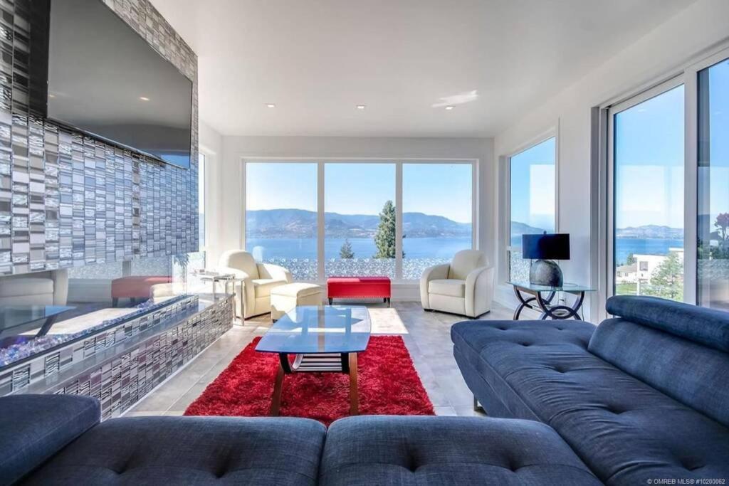 The Infinity Villa L Okanagan Valleys Newest & Hottest Summer Villa Kelowna Exterior foto