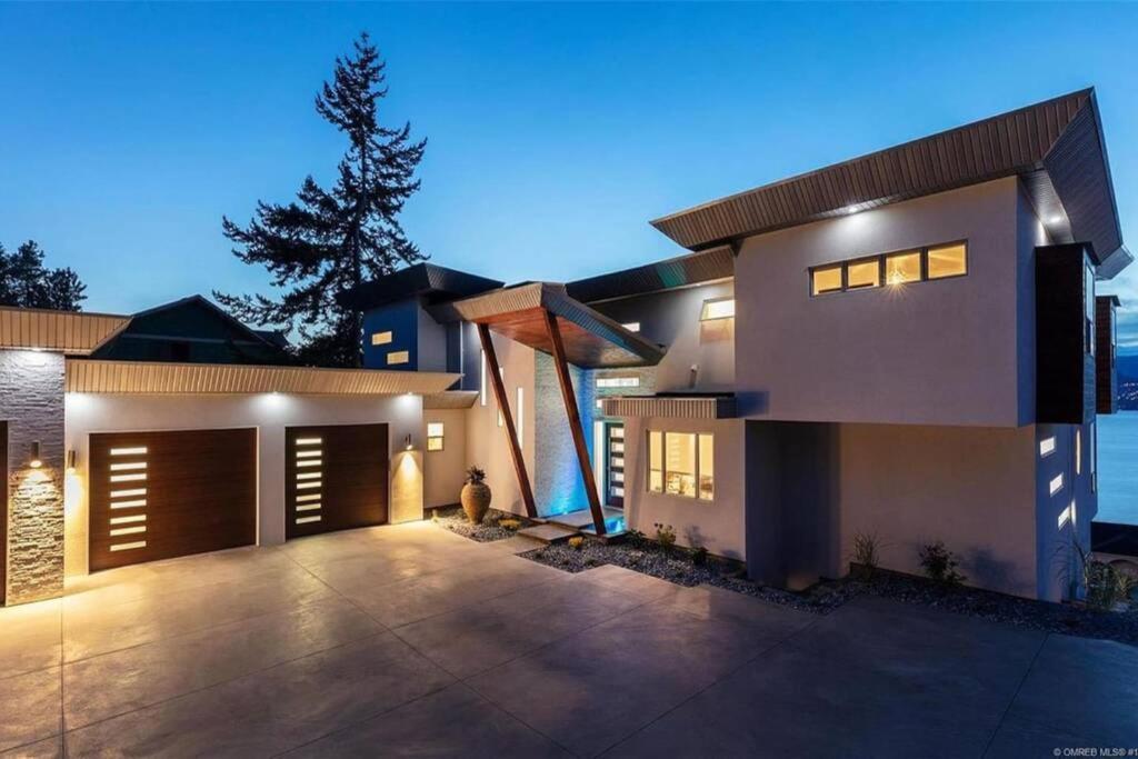 The Infinity Villa L Okanagan Valleys Newest & Hottest Summer Villa Kelowna Exterior foto