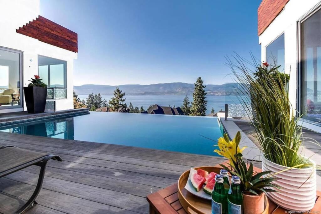 The Infinity Villa L Okanagan Valleys Newest & Hottest Summer Villa Kelowna Exterior foto